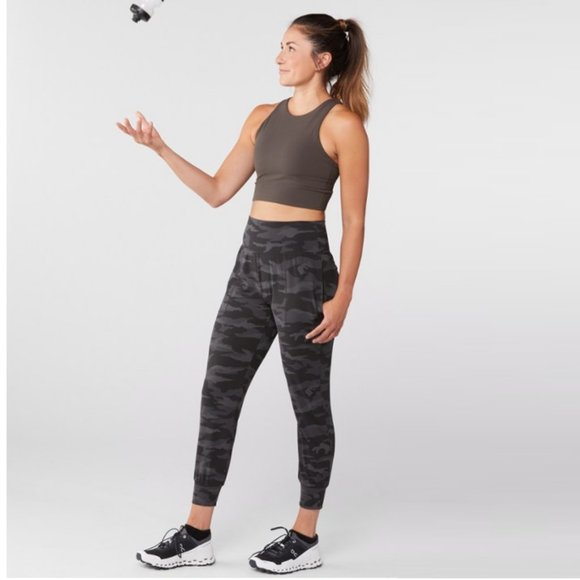 Athleta Pants & Jumpsuits Athleta Salutation Jogger Pants Black